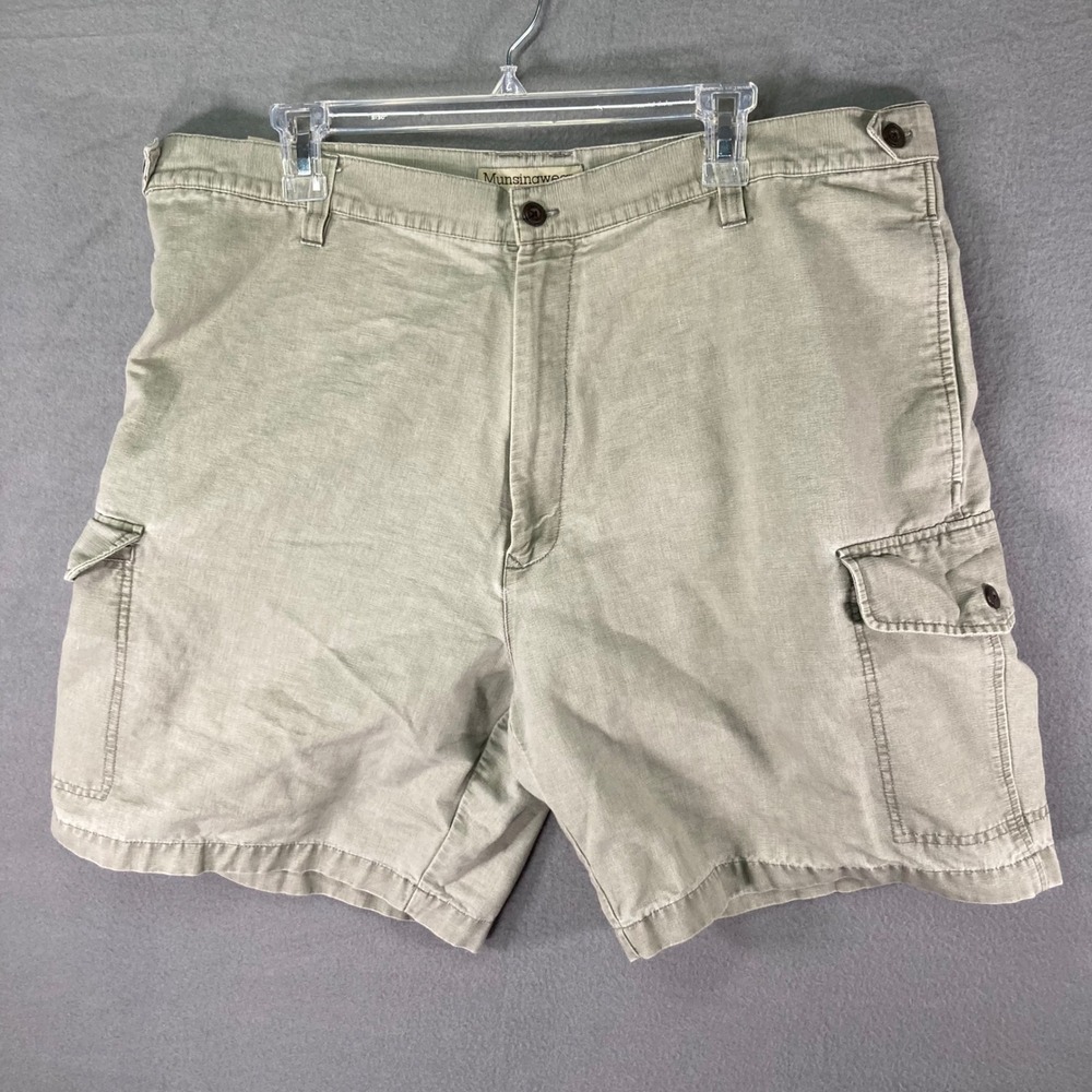 Munsingwear Cargo Shorts Mens 42 Khaki Canvas Utility Pockets Flat Front Beige